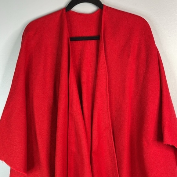VINTAGE Wool Touch Red Fringe Wrap Shawl Acrylic Lightweight One Size Fits Most - Picture 3 of 8